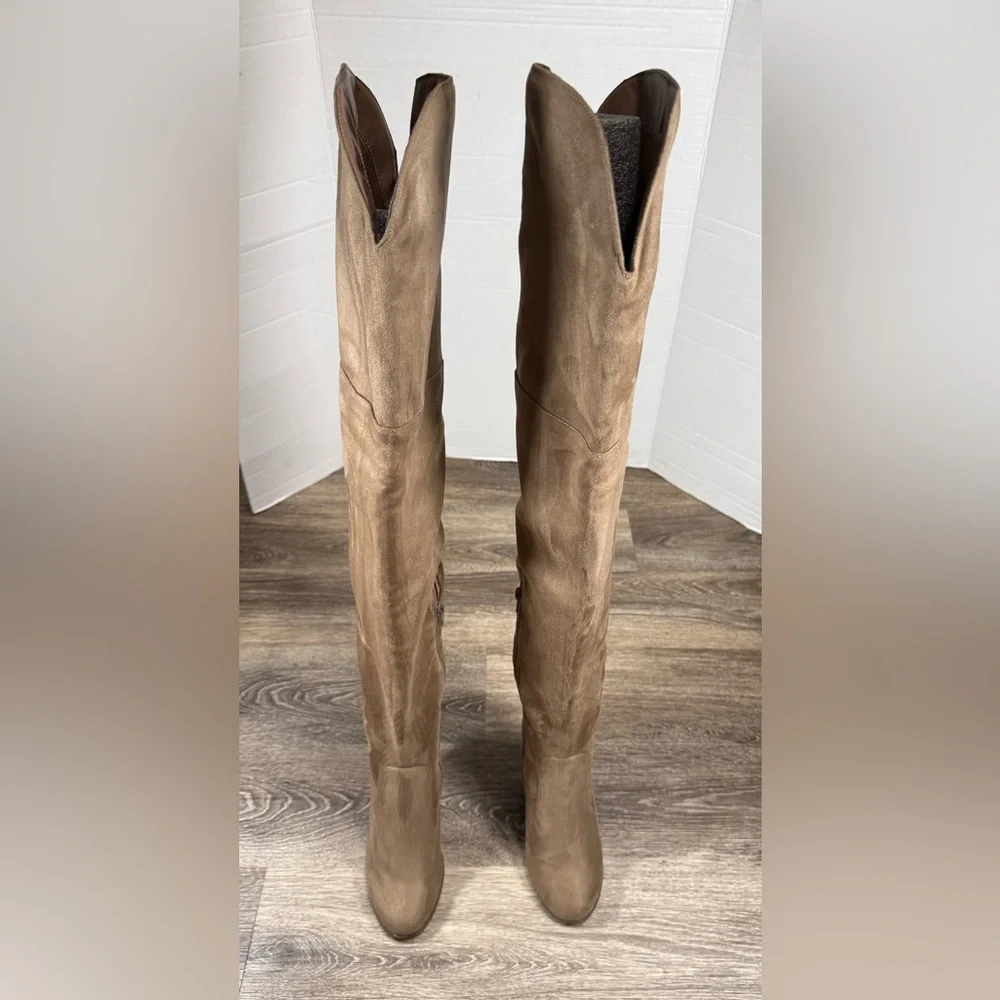 Charlotte Russe Boots Women's sz6 Tan 4